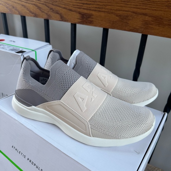 APL Techloom Bliss Cream Beige and Gray Sneakers NIB men’s 9 women’s 10.5 - Picture 4 of 11